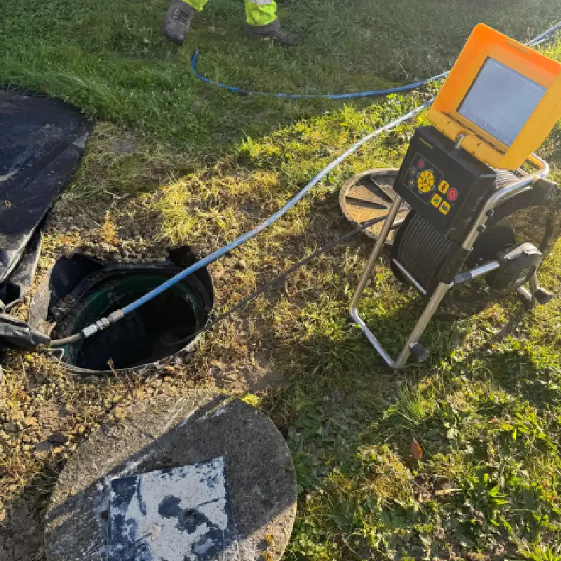 Professionnel pour inspecter une canalisation avec caméra à Toulouse. 1 professionnel fuite occi fuites camera